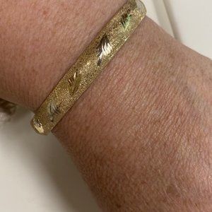 10k Yellow gold engraved bracelet